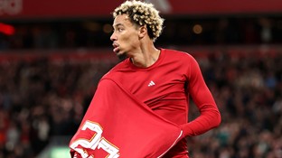  Arne Slot unhappy to lose forward after ‘stupid’ sending off