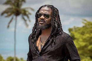 Shatta Wale Honours Samini as Dancehall Pioneer